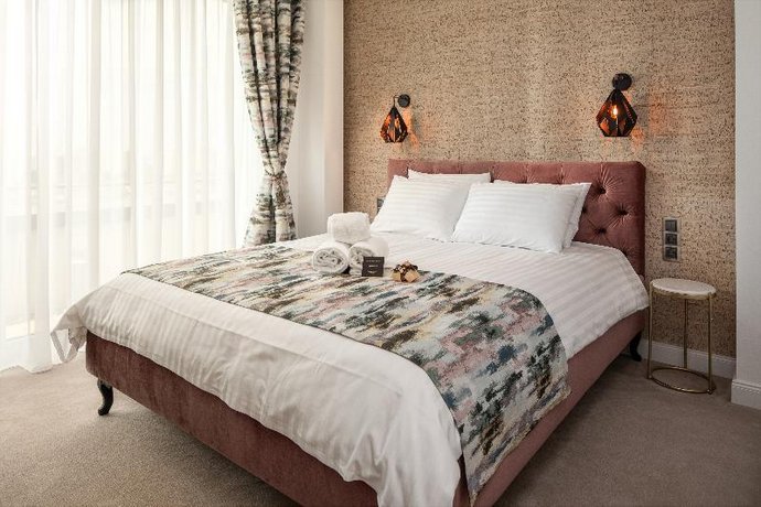 Kanopian Penthouse Hotel