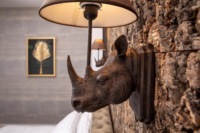 Kanopian Penthouse Hotel