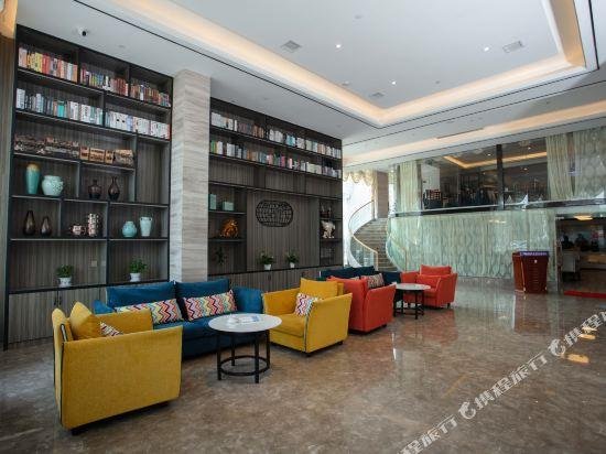 Kyriad Marvelous Hotel Xiangyin Bus Station