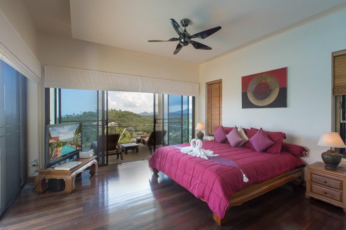 Villa Celiana- Cozy 3BR Seaview Villa Near Beach
