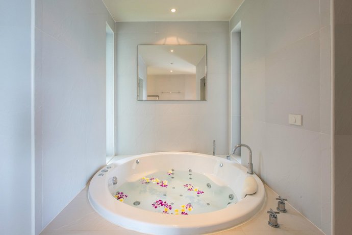 Villa Celiana- Cozy 3BR Seaview Villa Near Beach