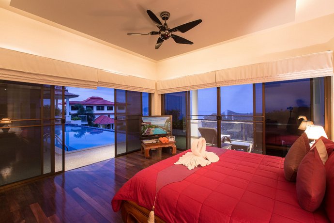 Villa Celiana- Cozy 3BR Seaview Villa Near Beach