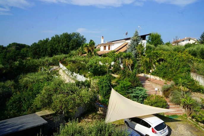 House with 5 bedrooms in Treglio with enclosed garden and WiFi 6 km from the beach Cantina San Giacomo Italy thumbnail