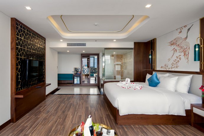 CN PALACE HOTEL