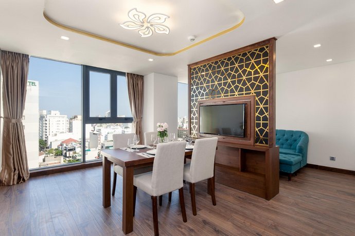 CN PALACE HOTEL