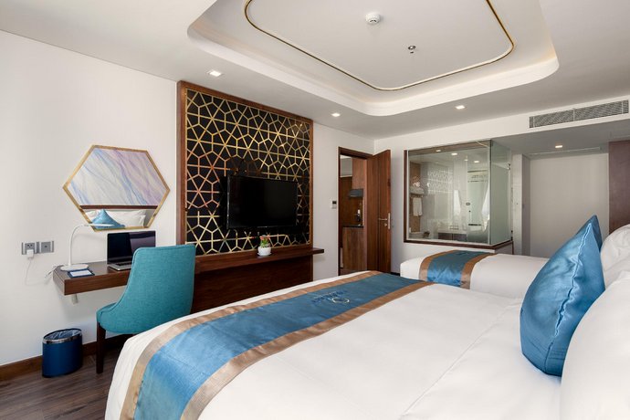 CN PALACE HOTEL