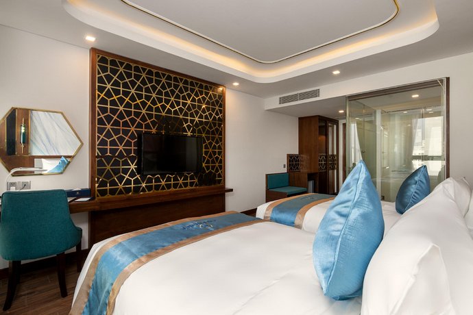 CN PALACE HOTEL