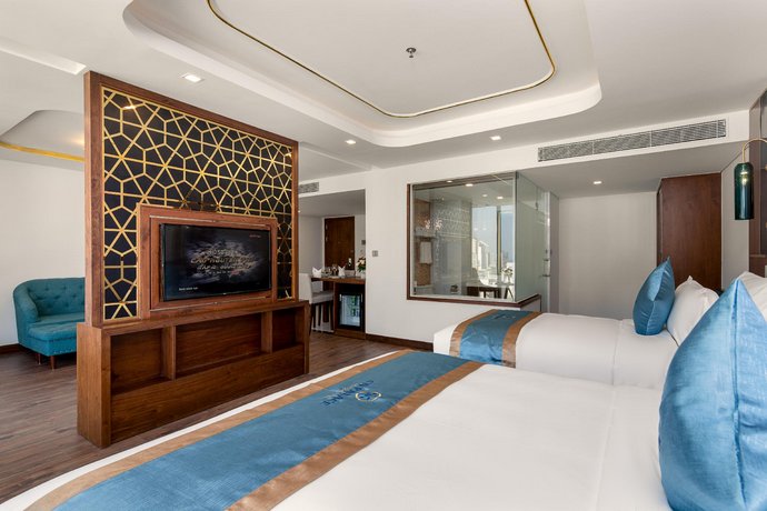 CN PALACE HOTEL
