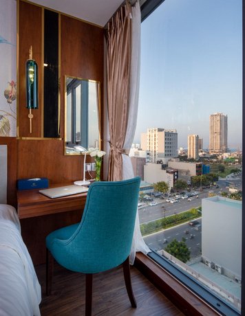 CN PALACE HOTEL
