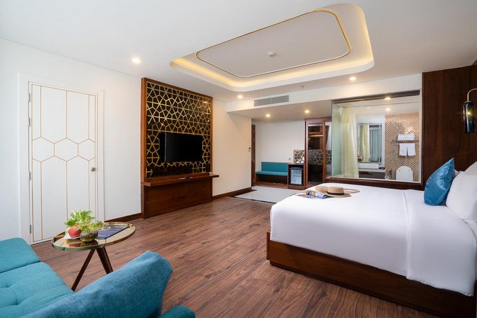 CN PALACE HOTEL