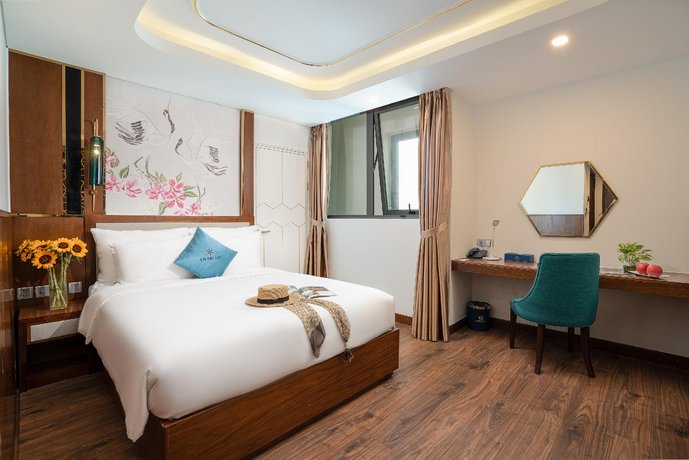 CN PALACE HOTEL