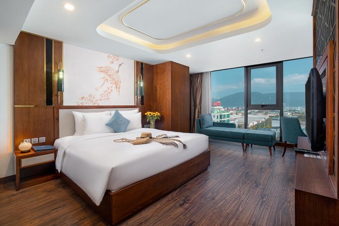CN PALACE HOTEL
