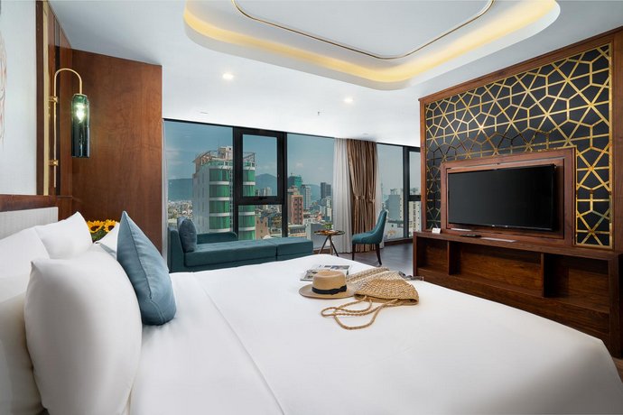 CN PALACE HOTEL