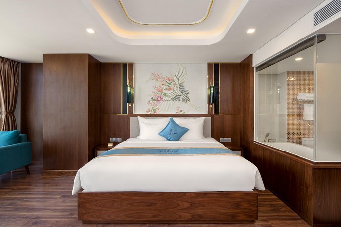 CN PALACE HOTEL
