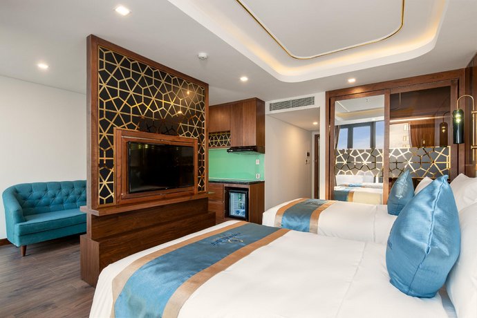 CN PALACE HOTEL
