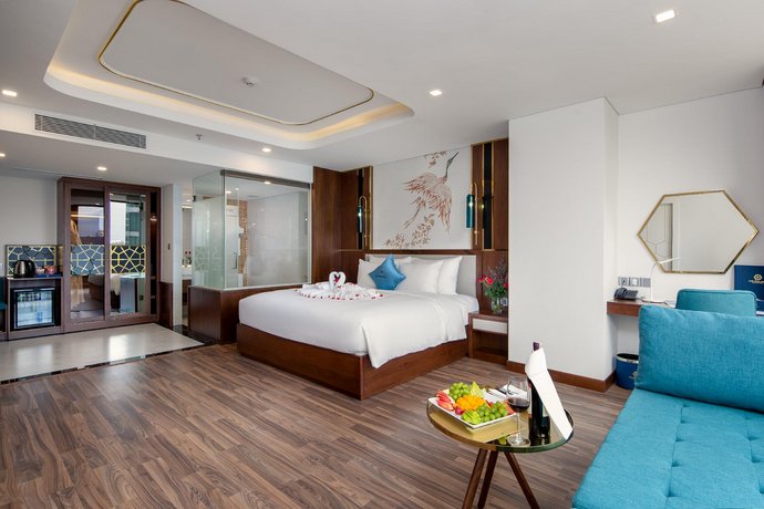 CN PALACE HOTEL