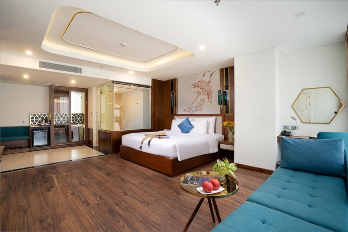 CN PALACE HOTEL