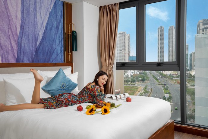 CN PALACE HOTEL