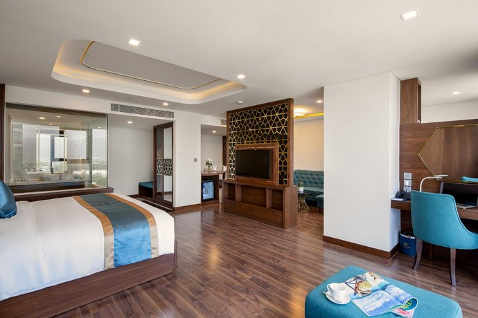 CN PALACE HOTEL