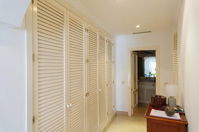 White Pearl Beach Elviria