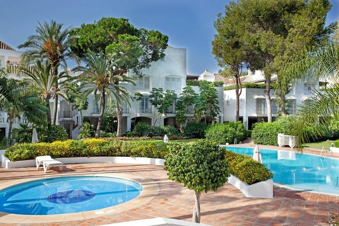White Pearl Beach Elviria