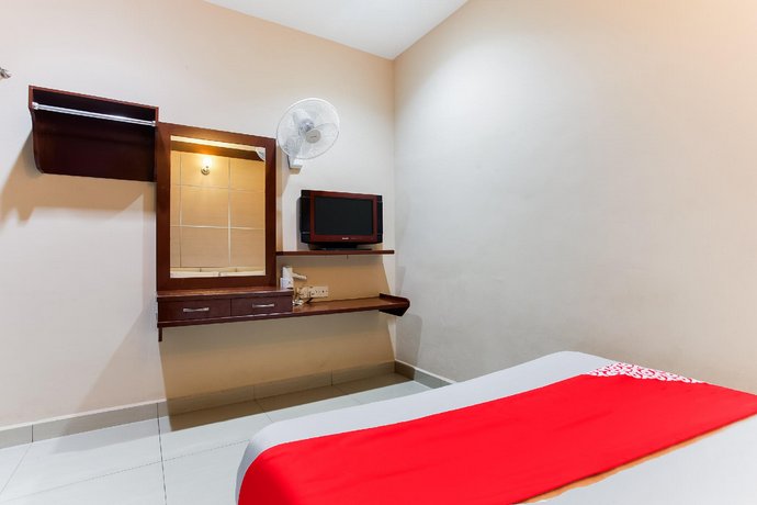 OYO 89518 Sejati Hotel