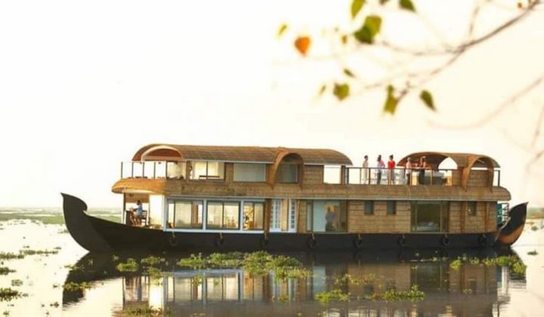 Upper Deck Houseboats