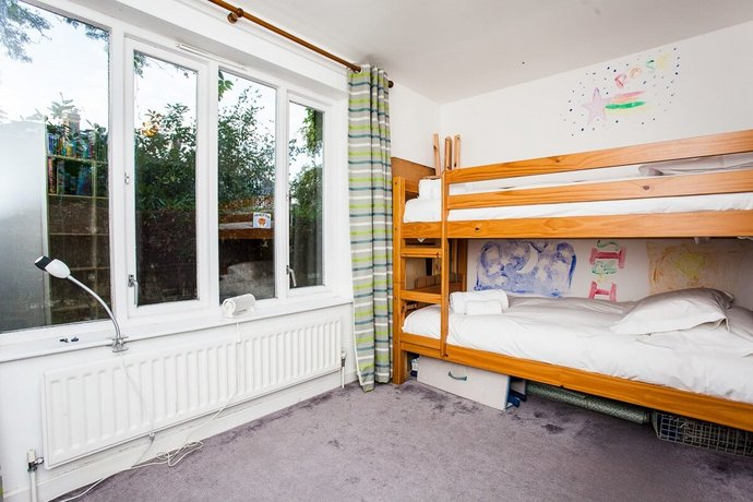 Charming Peaceful 2-BED with Parking and Garden