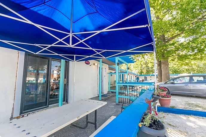 Beachfront at Wasaga Motel and Cottages