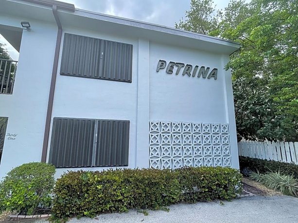 Petrina Studios Apartments