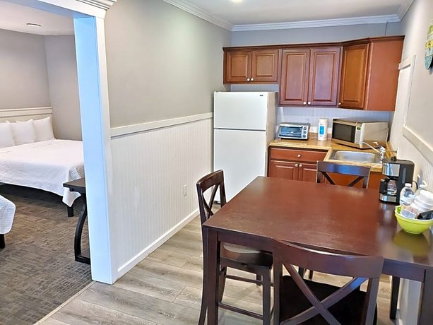 Coronado Island Inn