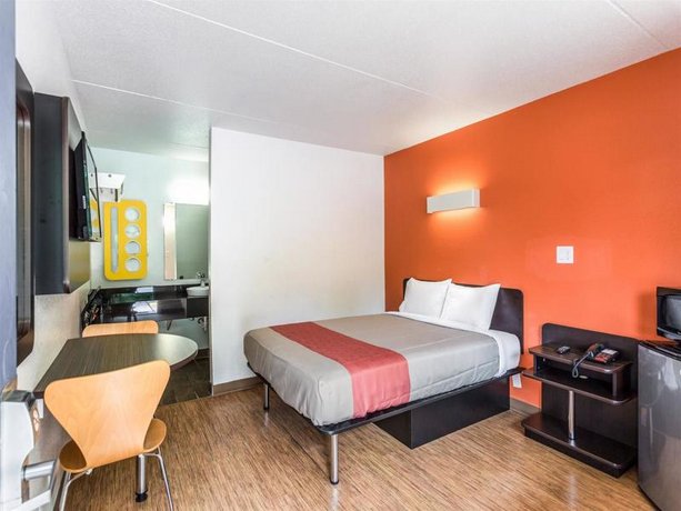 Motel 6 Evansville