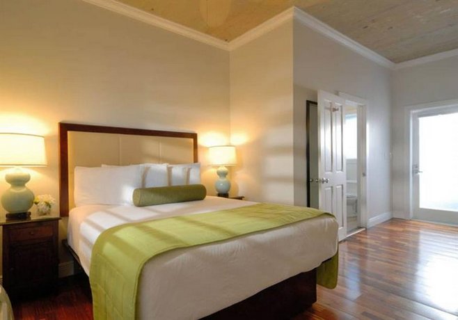 Lighthouse Court Hotel - Key West
