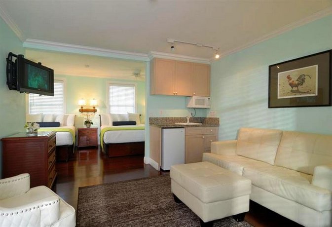 Lighthouse Court Hotel - Key West
