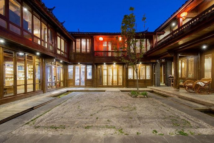 Lijiang Banxicaotang Inn