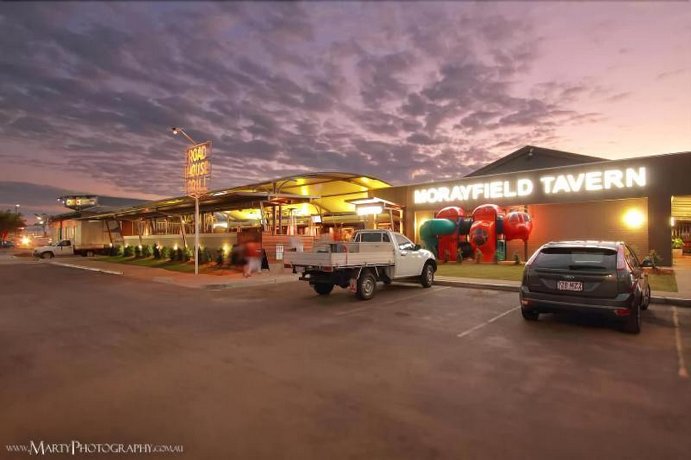 Morayfield Tavern & Motel