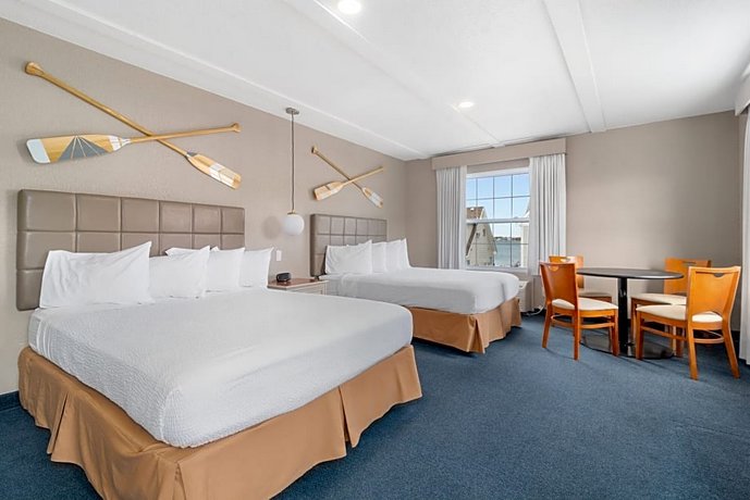 Clearwater Lakeshore Motel
