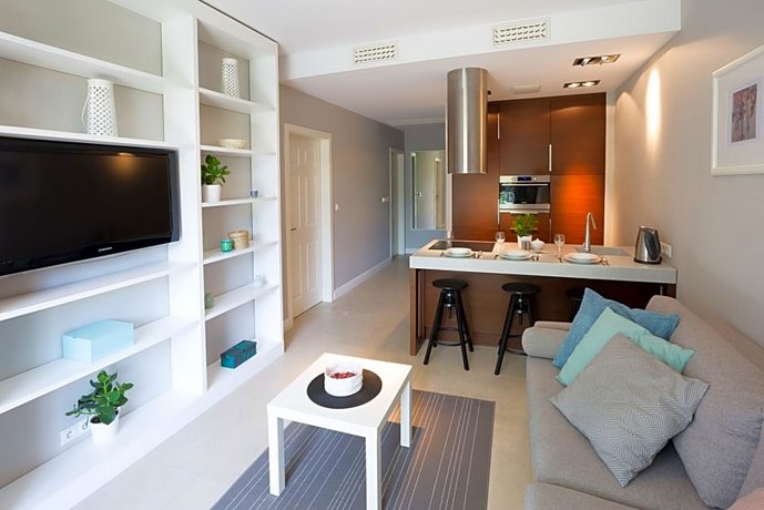 FriendHouse Apartments