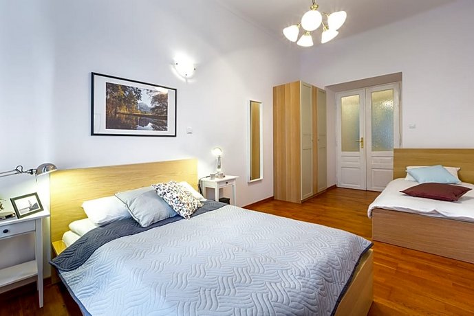 FriendHouse Apartments