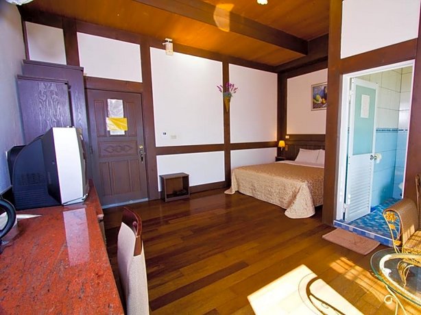 Maple Leave Holiday Villa