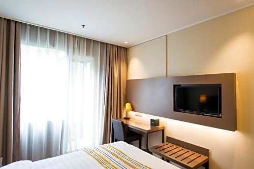 Home Inn Plus Shanghai Zhangjiang Park