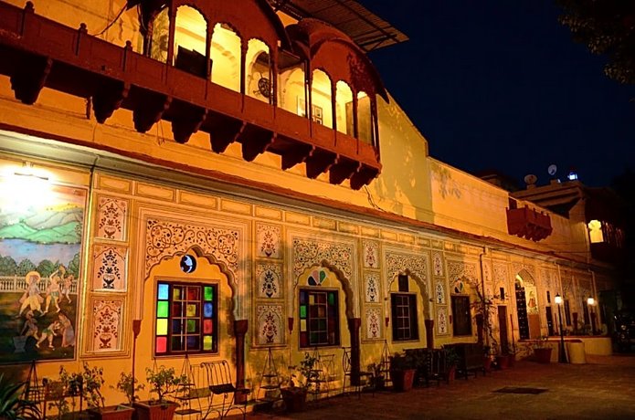 Burja Haveli Hotel