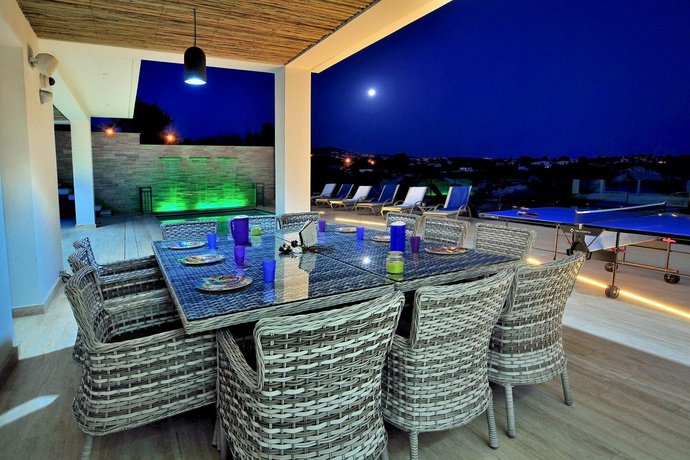 Water's Edge Villa