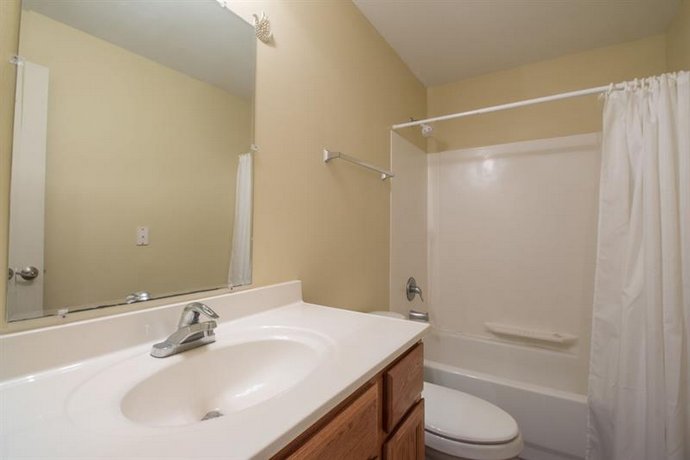 Oak Shores 128 - One Bedroom Apartment
