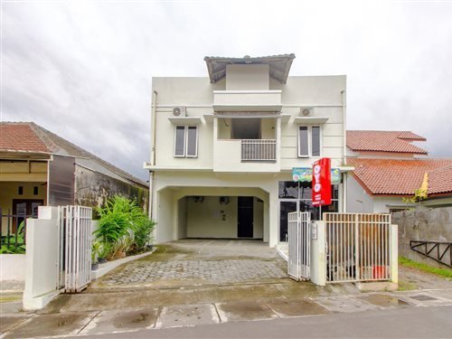 OYO 3083 D Kost 3 Syariah
