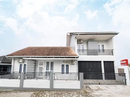 OYO 2727 Nareswari Guest House