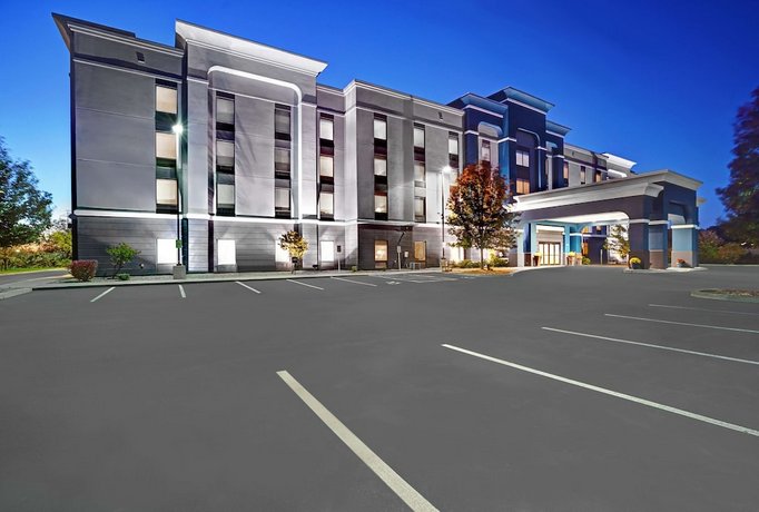 Hampton Inn and Suites Syracuse-Erie Boulevard