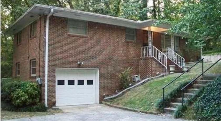 Birmingham Brickstone With Backyard Privacy