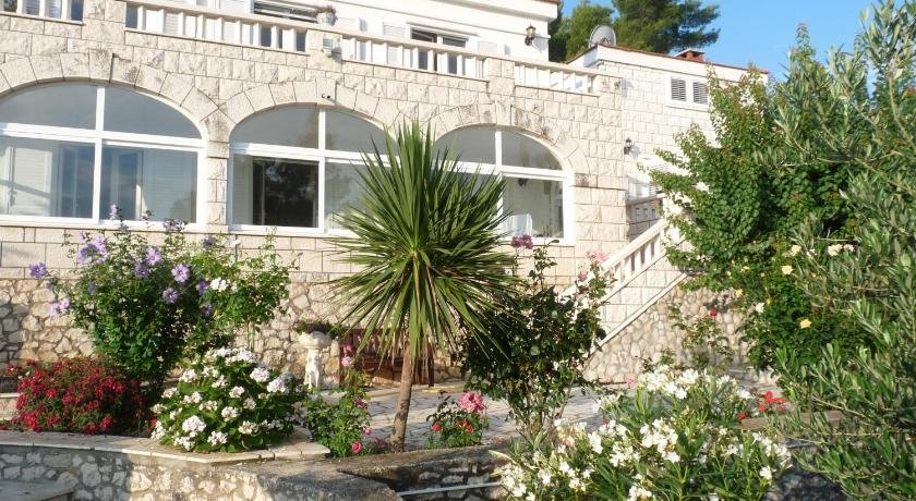 Seafront Garden Apartments Lumbarda