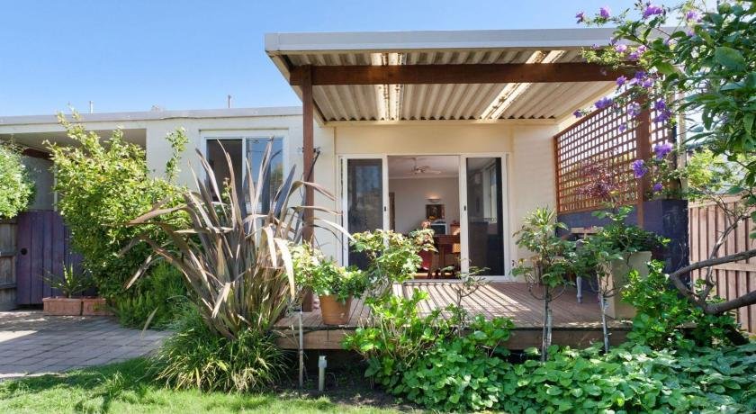 Metres To The Beach - Mornington